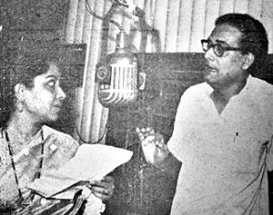 Geeta Dutt and Hemant Kumar during the recording of Palatak, 1963
