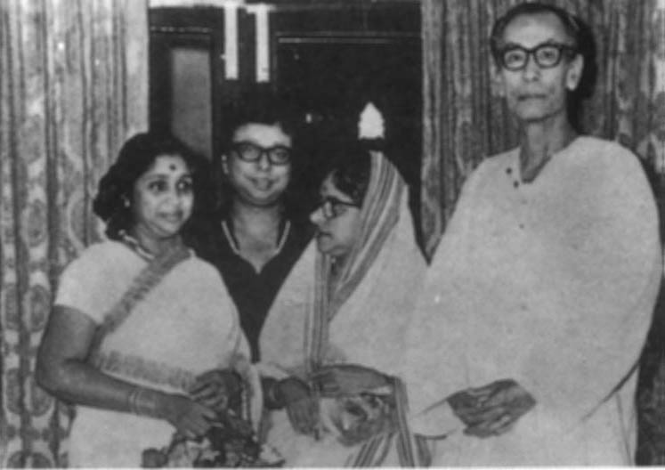 The tall and lean S D Burman with wife Meera, son Rahul Dev Burman and singer Asha Bhosle