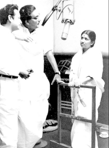 Hemant Kumar, Biswajit and Lata Mangeshkar