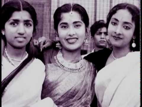 Meena Kapoor with Lata Mangeshkar (L) and Geeta Dutt (R)