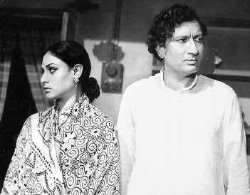 Vijay Anand and Jaya Bhaduri in Kora Kagaz