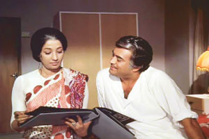 Sanjeev Kumar and Suchitra Sen in Aandhi
