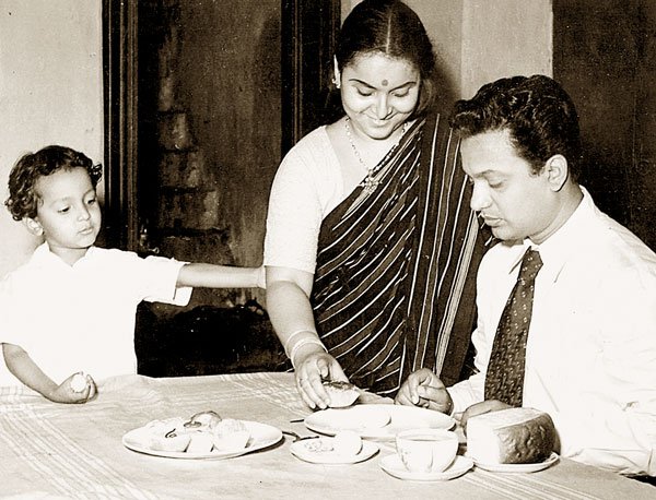 A family pic of Uttam with his wife and son