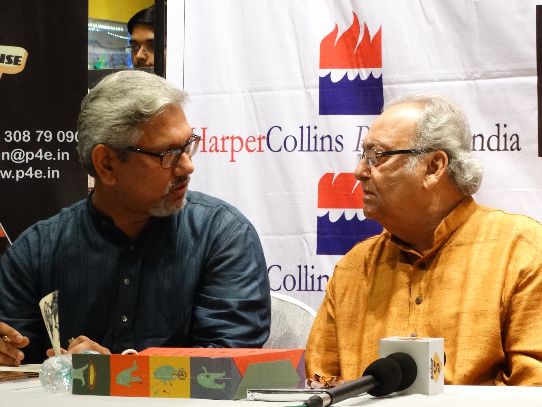 Amitava Nag and Soumitra Chatterjee at the book launch (Pic: Koushik Chattopadhyay)