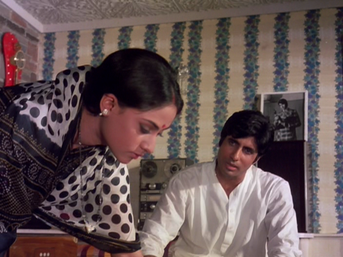 Jaya Bhaduri and Amitabh Bachchan in Abhimaan