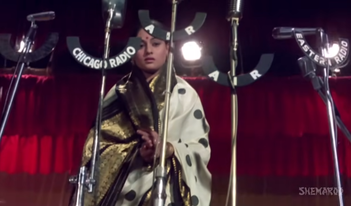 Jaya Bhaduri (Uma) in Abhimaan