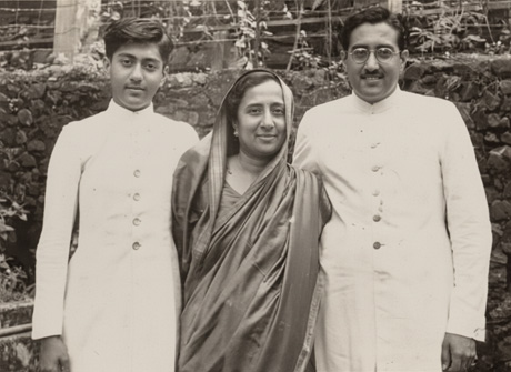 Ameen Sayani (L) and Hamid Sayani (R) with their mother