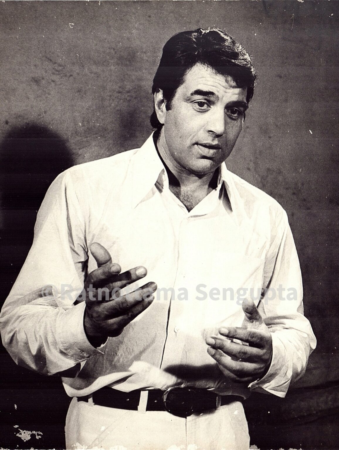Dagdar Baboo - modelled on a real life village doctor (Dharmendra in ...