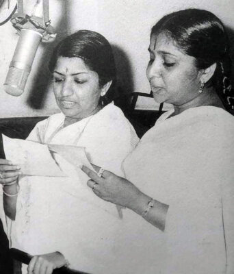 Lata Mangeshkar and Asha Bhosle