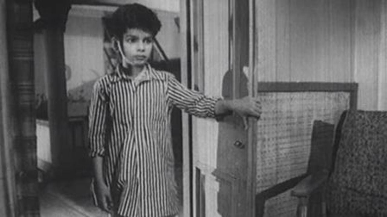 A scene from Bari Theke Paliye