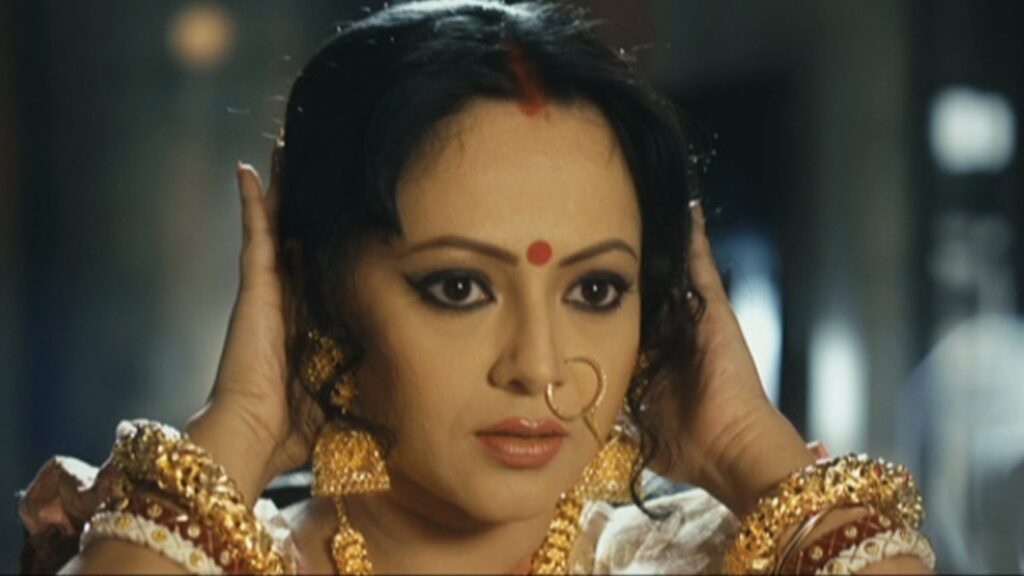 A still from Bhooter Bhabishyat