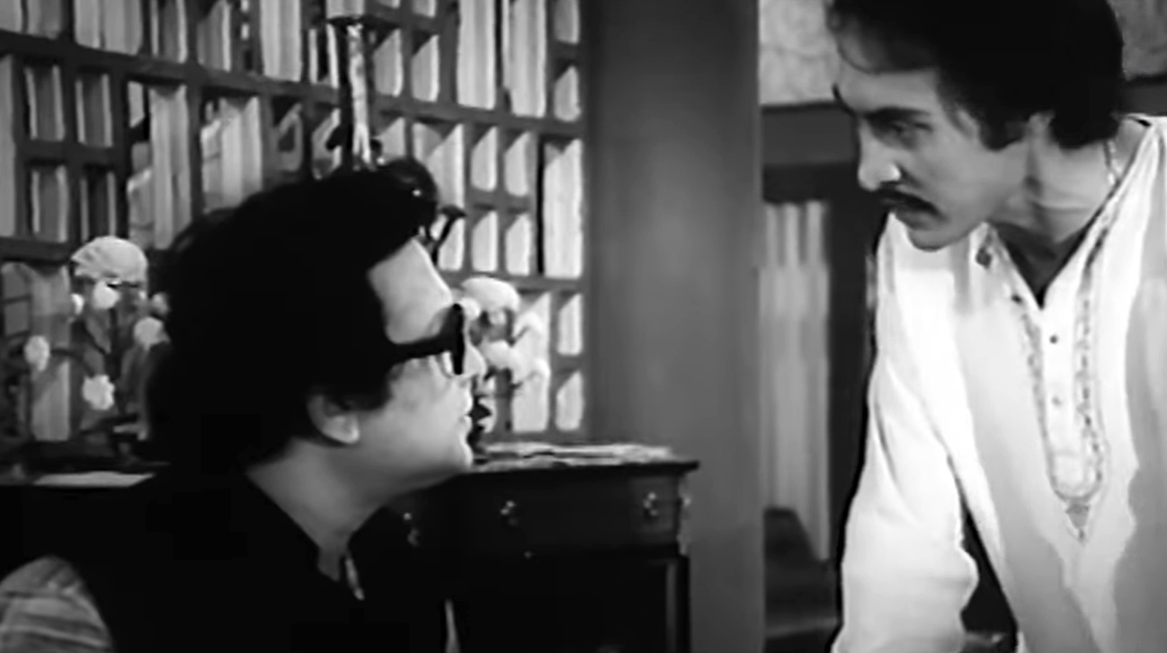 The faceoff between the brothers in Dui Prithinbi (With Victor Banerjee