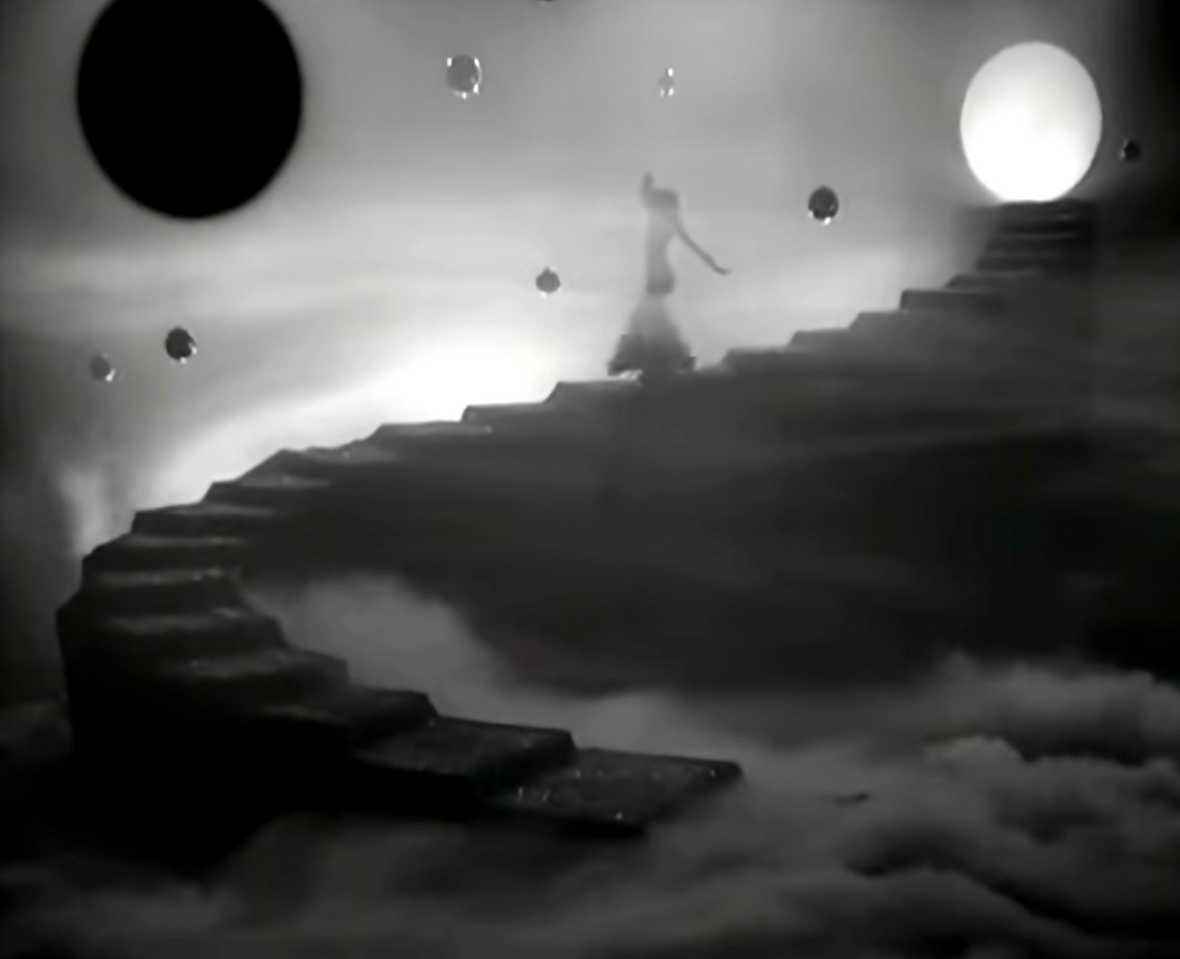 Mala Sinha climbs down the stairs one by one 