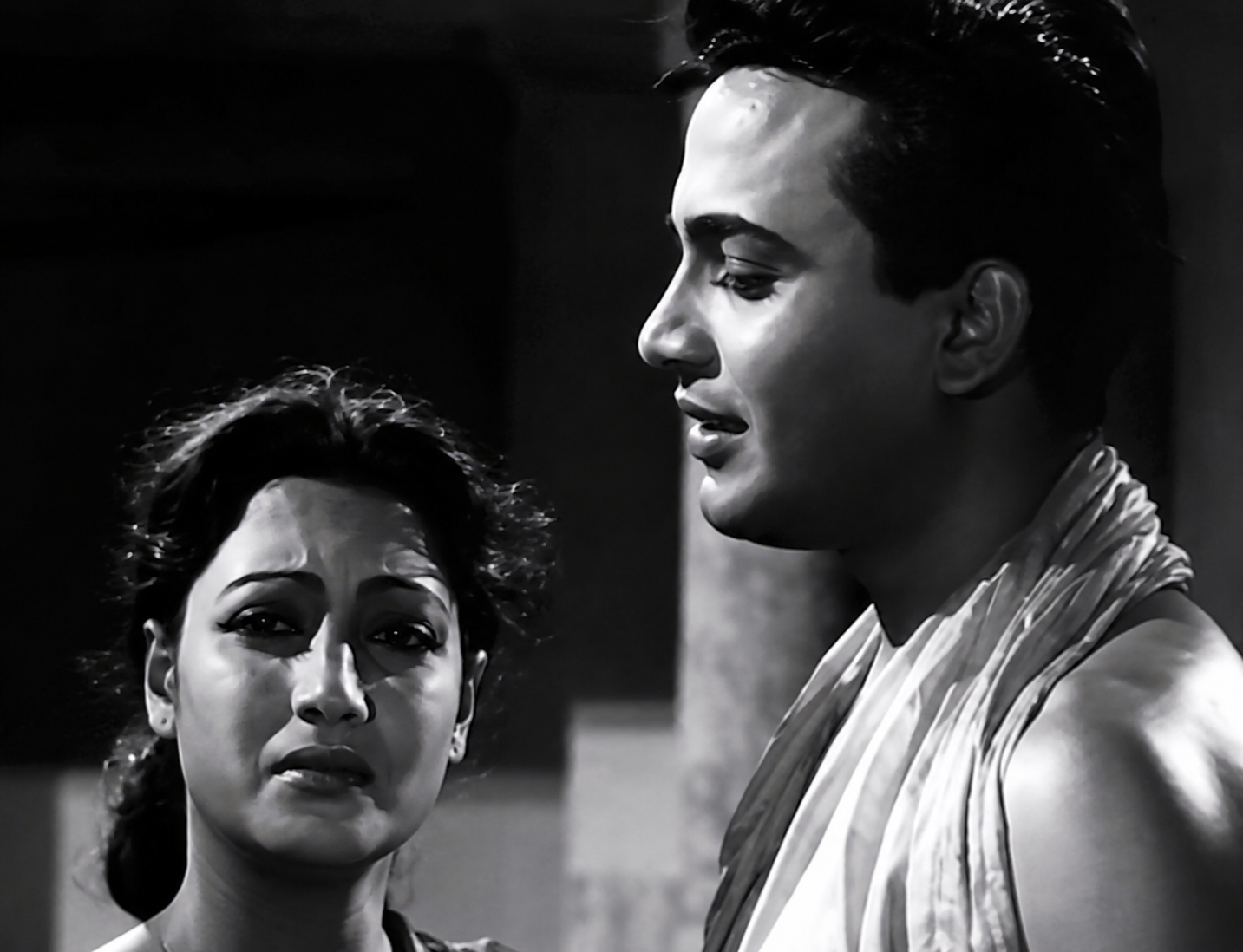 Uttam Kumar and Suchitra Sen, in the last scene of Agni Pariksha