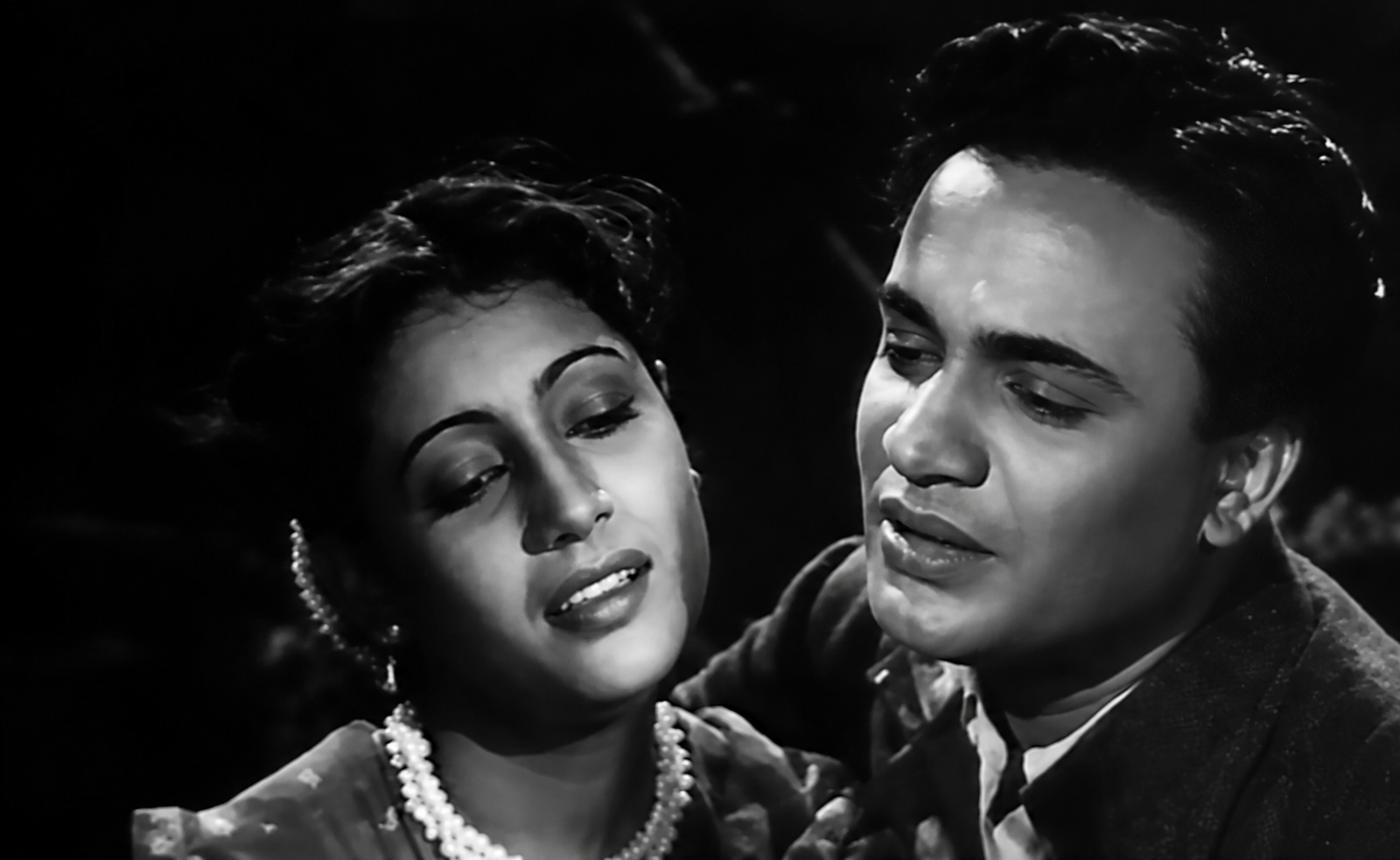 A patient and empathetic companion – Uttam Kumar in Agni Pariksha with Suchitra Sen