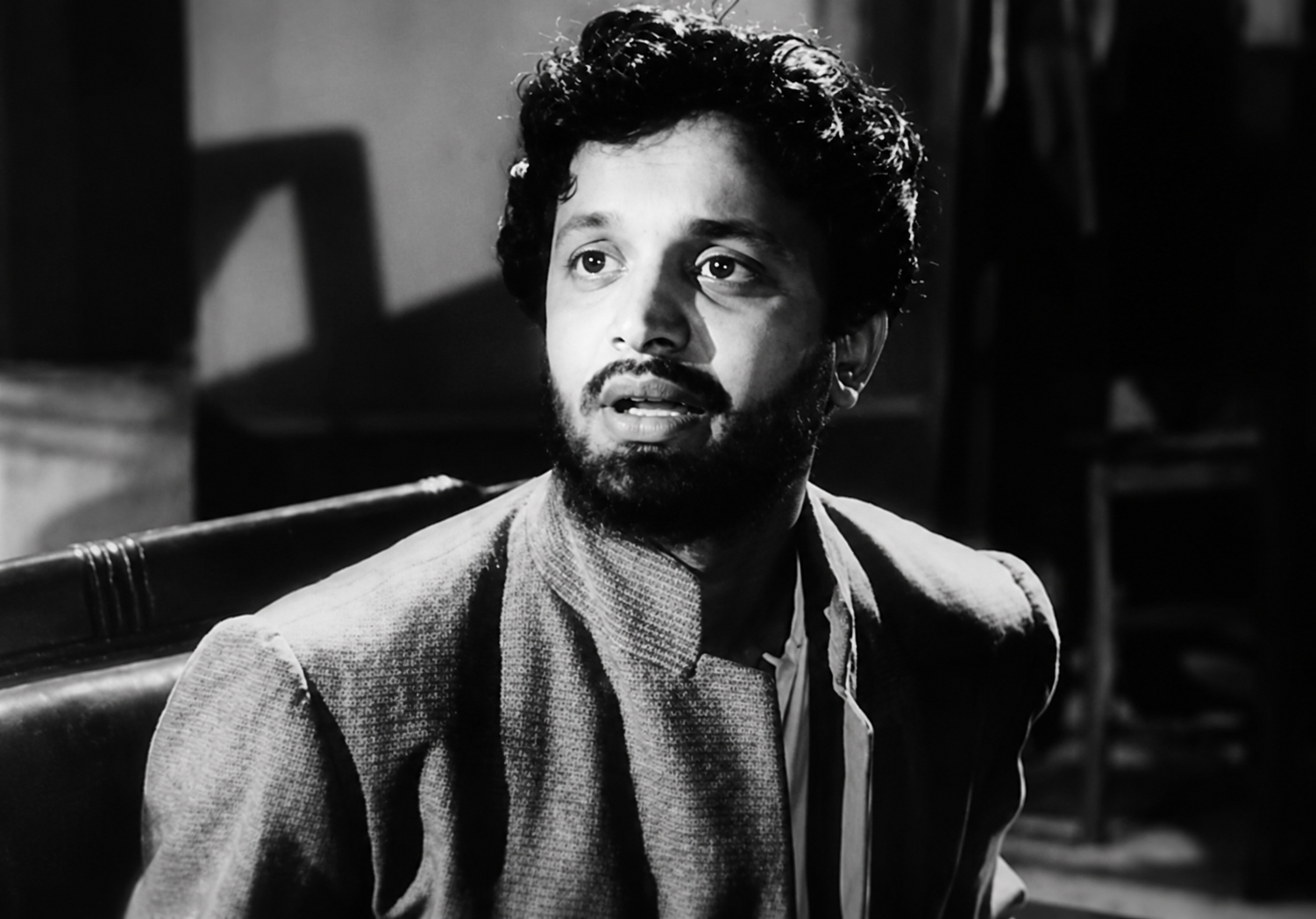 A man who has lost his memory – Uttam Kumar in Harano Sur