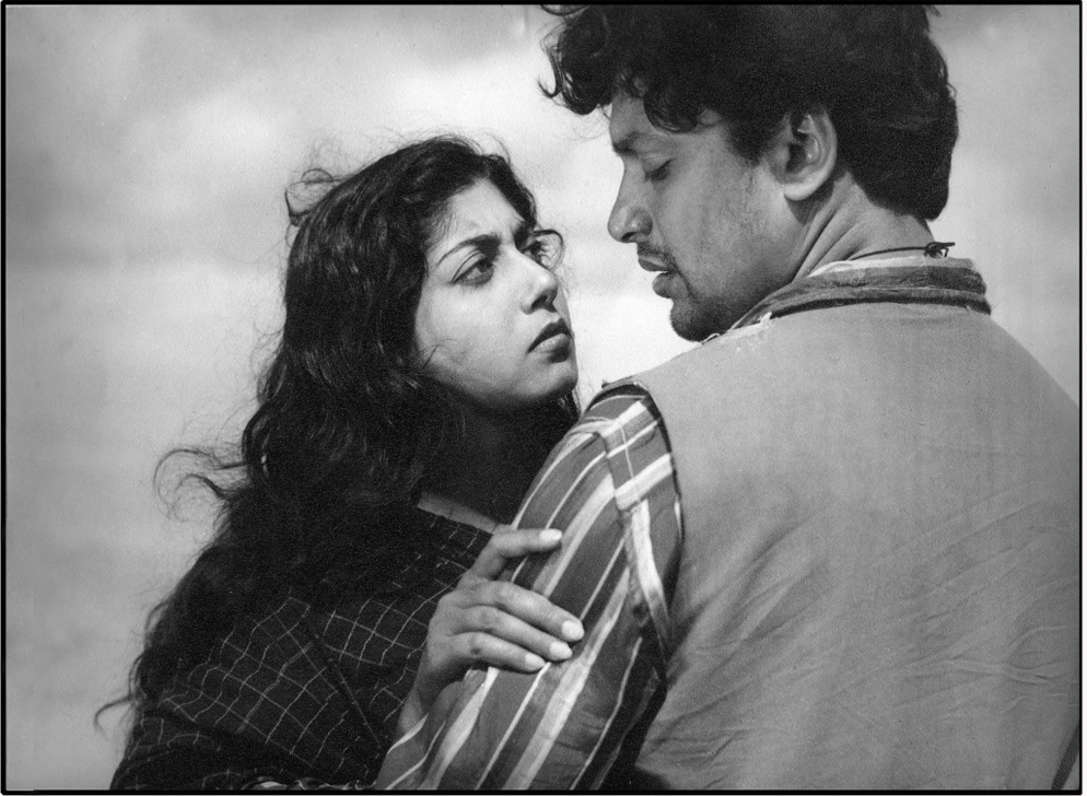 Sabitri Chatterjee and Uttam Kumar in Marutirtha Hinglaj