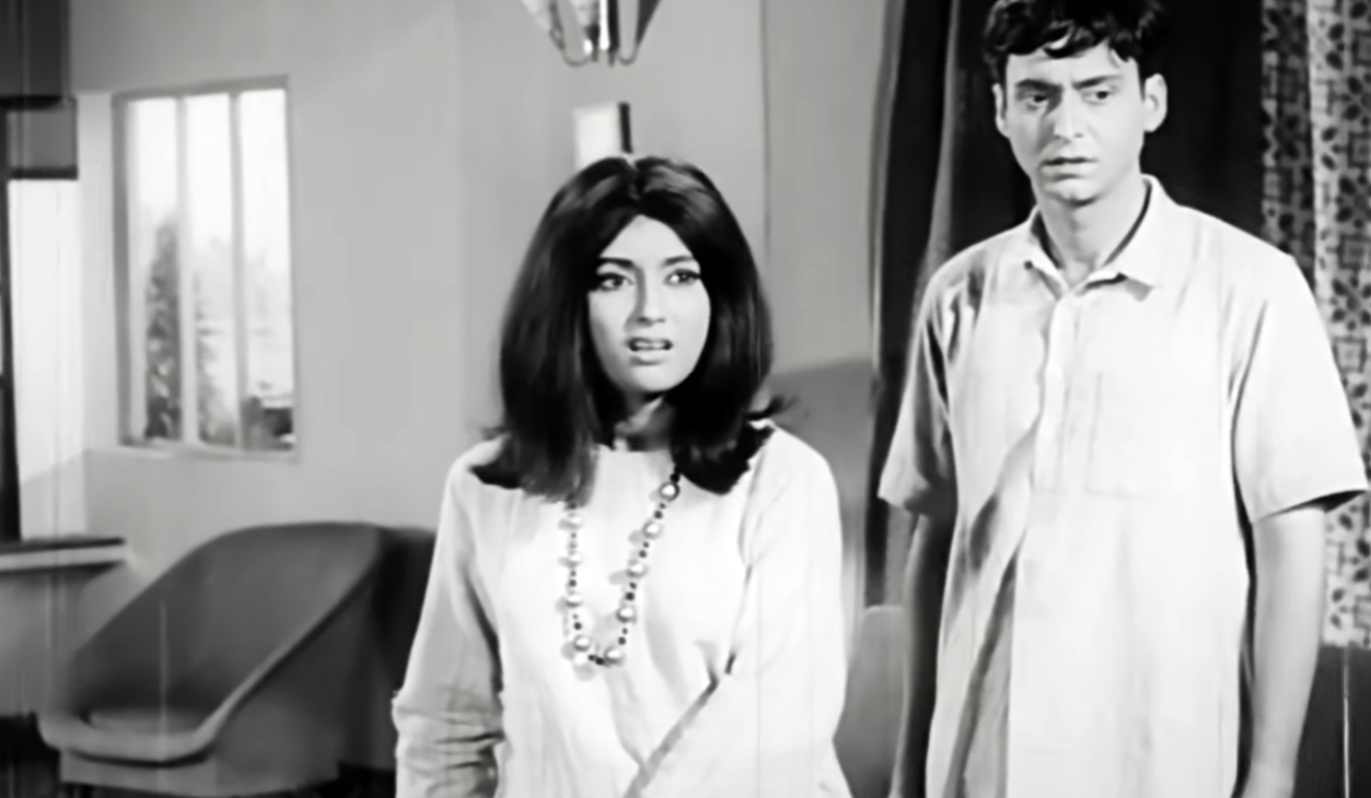 Aparichito - Aparna Sen and Soumitra Chatterjee