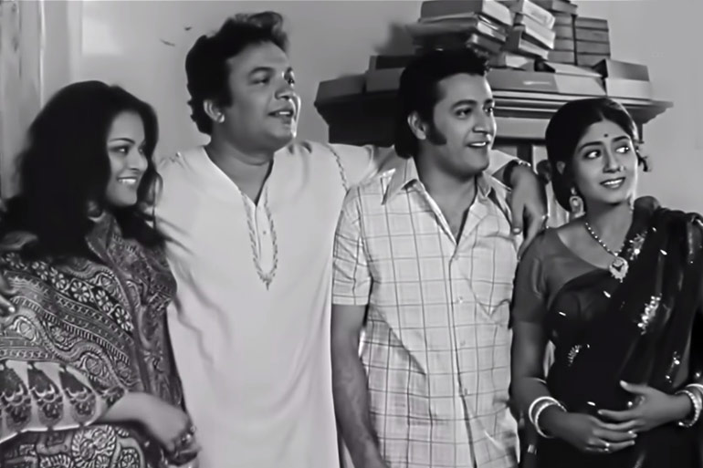Mithu Mukherjee, Uttam Kumar, Ranjit Mullick and Sabitri Chatterjee in Mouchak