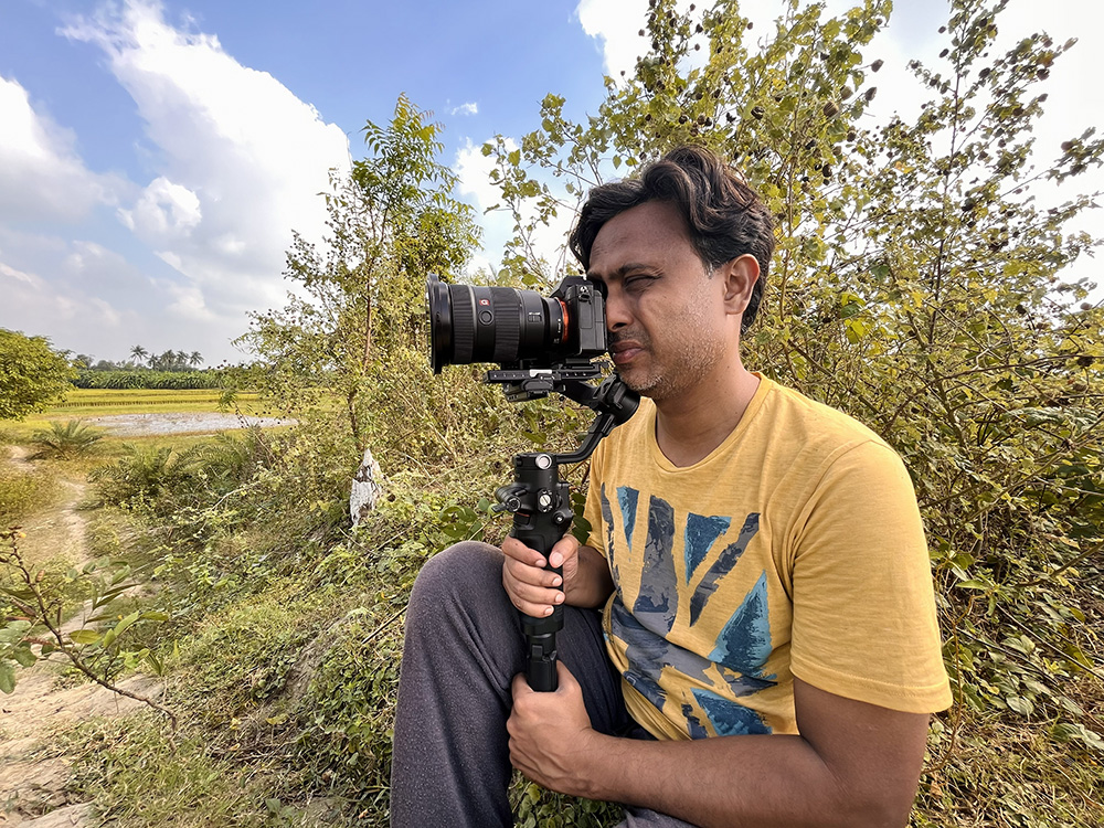 Filmmaker Ranjan Ghosh shooting on location