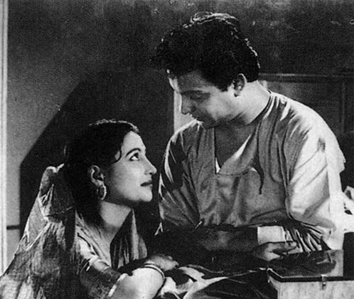 Harano Sur - considered one of the finest films from Bengal, this Ajoy Kar-directed superhit film was also a National Award winner