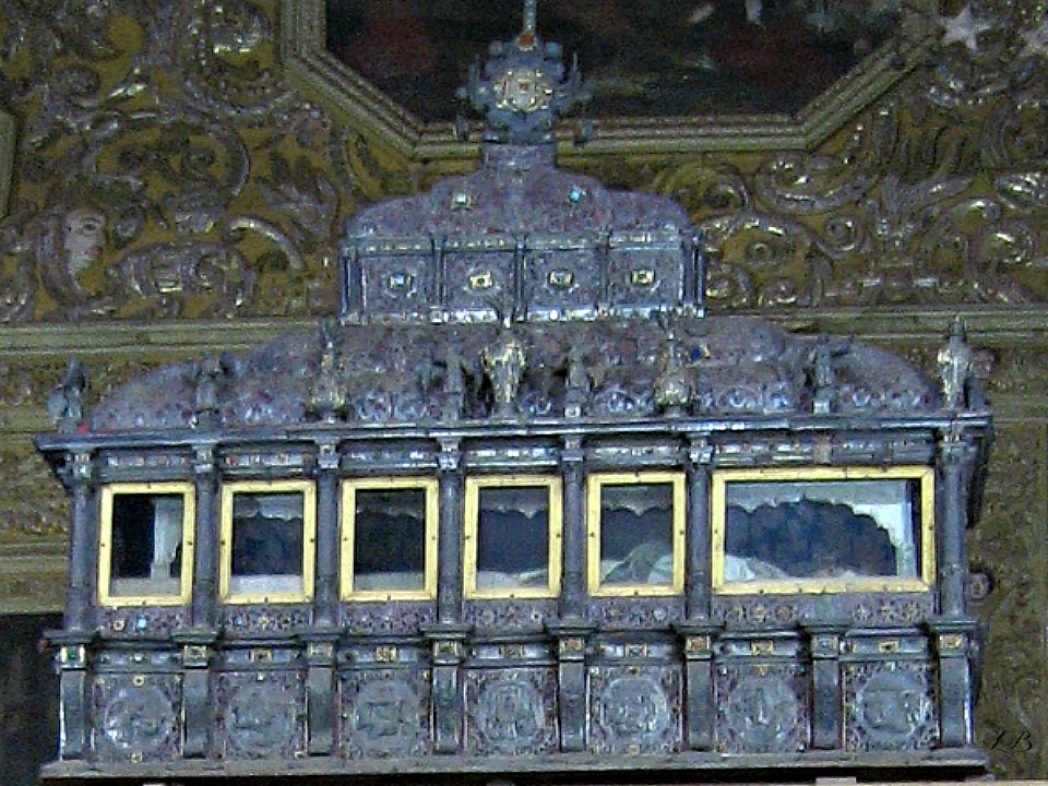Casket with remains of St. Francis Xavier, Basilica of Bom Jesus