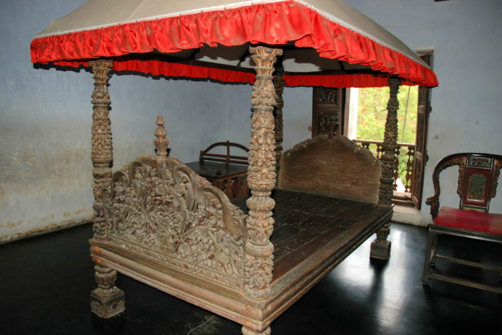 The ornamental Bed made out of wood from sixty-four medicinal trees