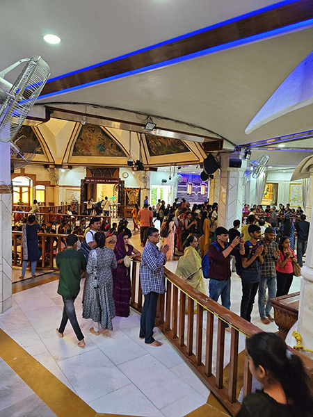 Usthapana Arati ISKCON Temple